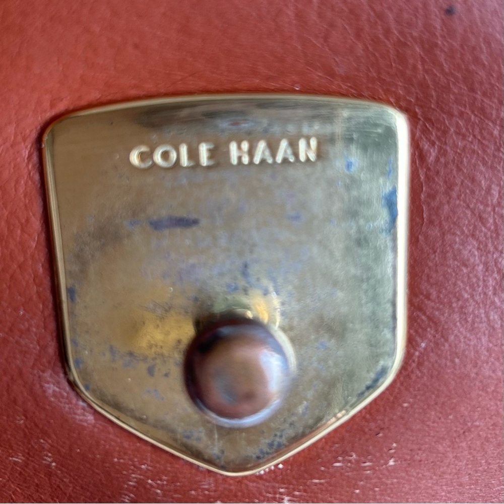 Vintage Cole Haan leather crossbody/shoulder in Cognac - Picture 12 of 12
